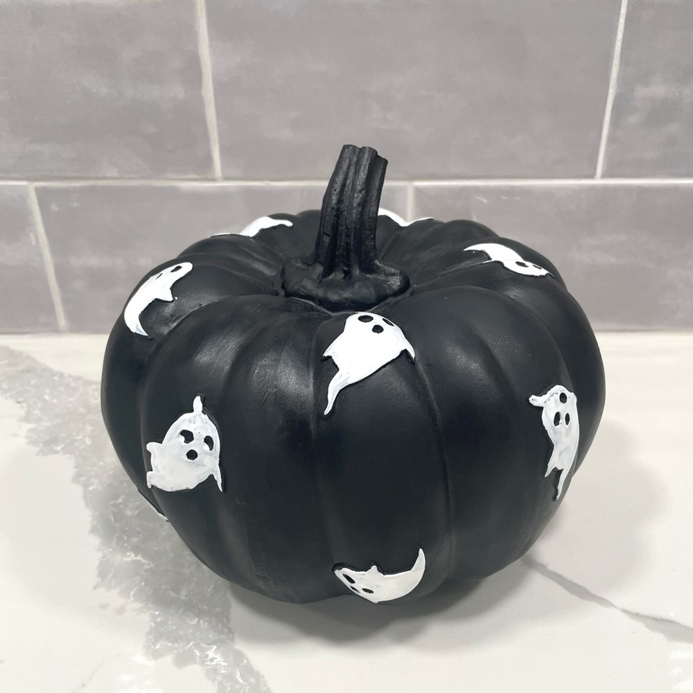 FAMOUS BLACK PUMPKIN WITH WHITE GHOSTS HOME DECOR HALLOWEEN